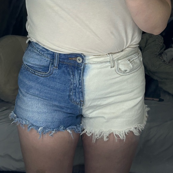 Shorts - Picture 3 of 5